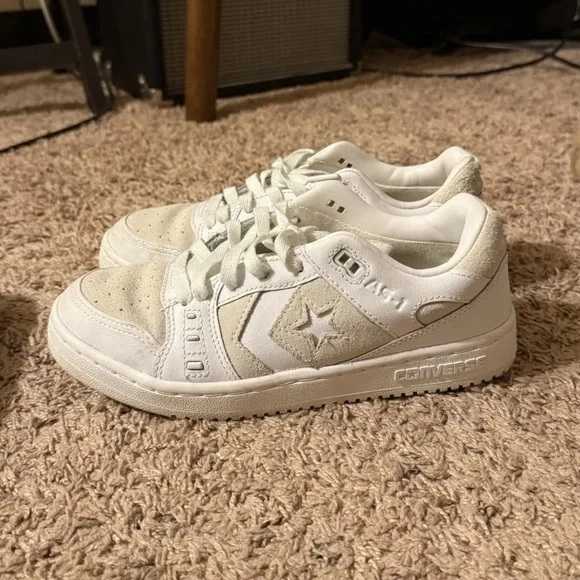 Converse Women's Size 7 Low Top Sneakers - Picture 2 of 5